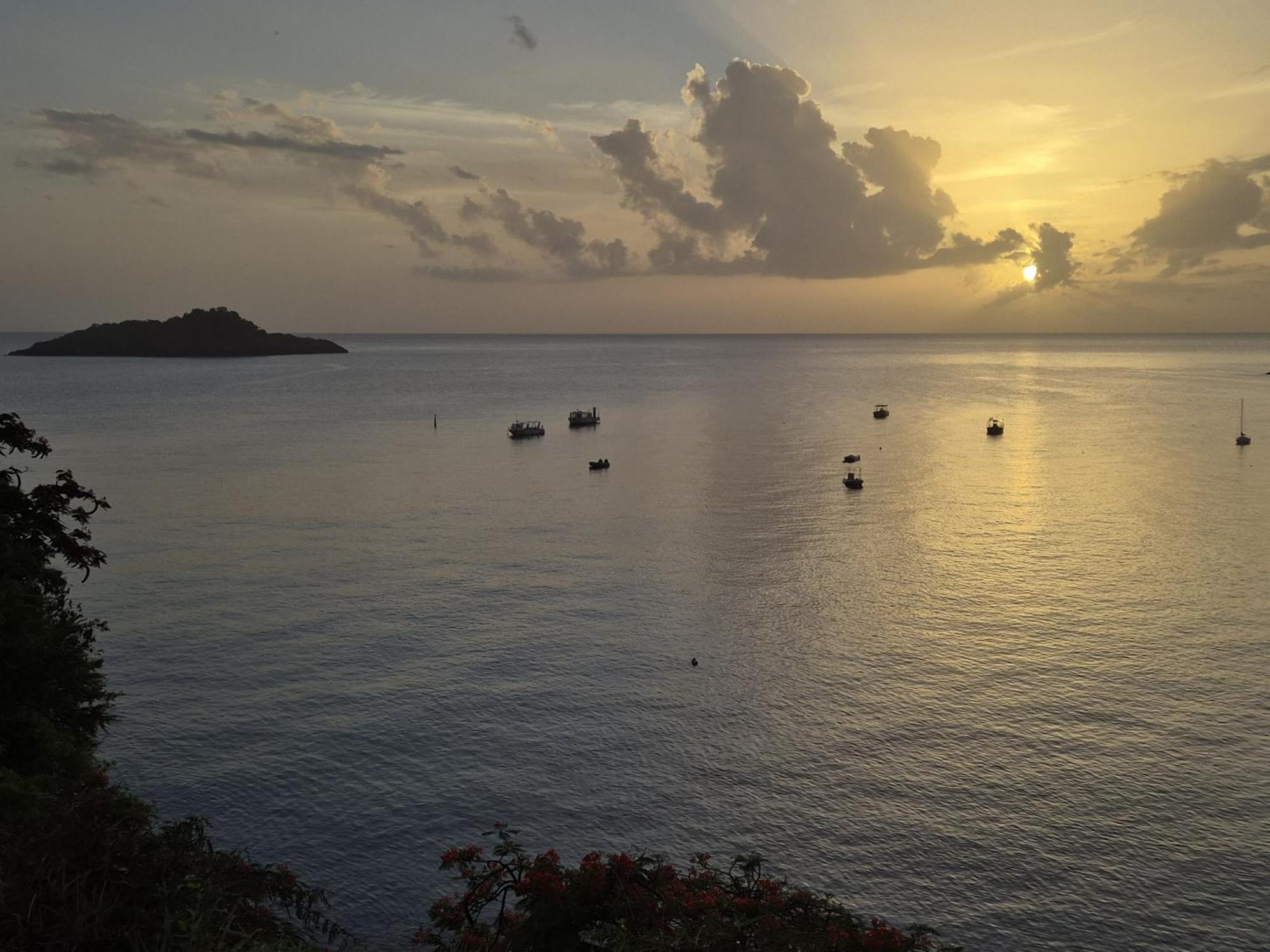 Le Jardin Des Ilets Villa Bouillante Luaran gambar